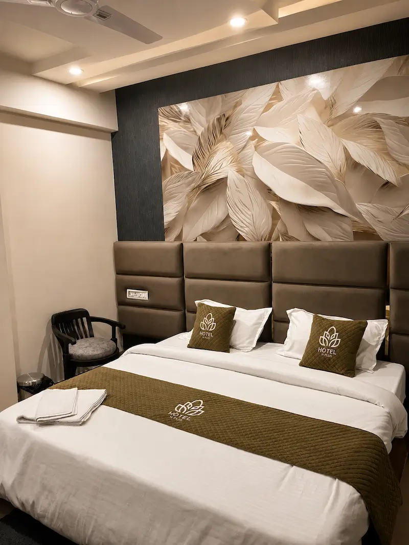 Super deluxe room with decorative wall panel